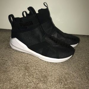 Black puma shoes
